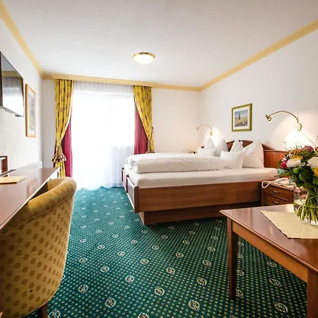 Kristall Hotel 3*